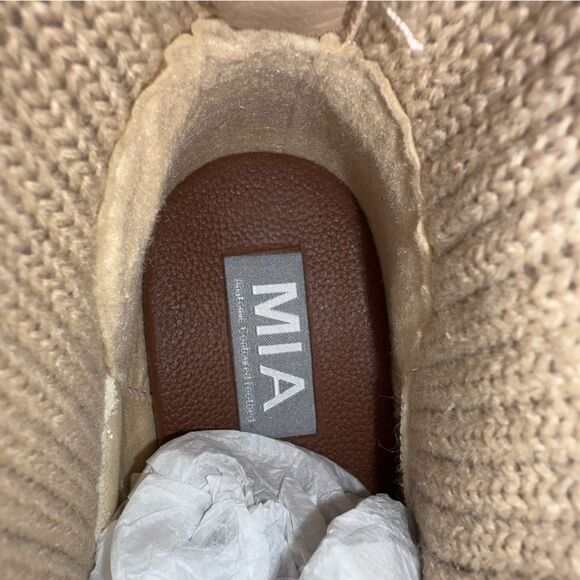 Mia Kara Knit Cuff Lug Sole Chelsea Boot Sand Tan Women’s Size 7 - Picture 12 of 14